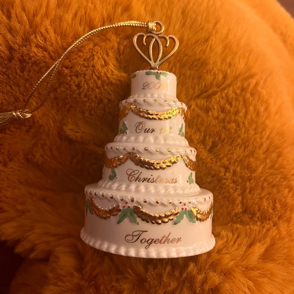 Lenox Wedding Cake Ornament 2009